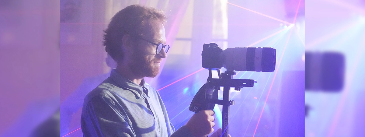 Pepe unser professioneller Hochzeitsfotograf filmt den Brauttanz